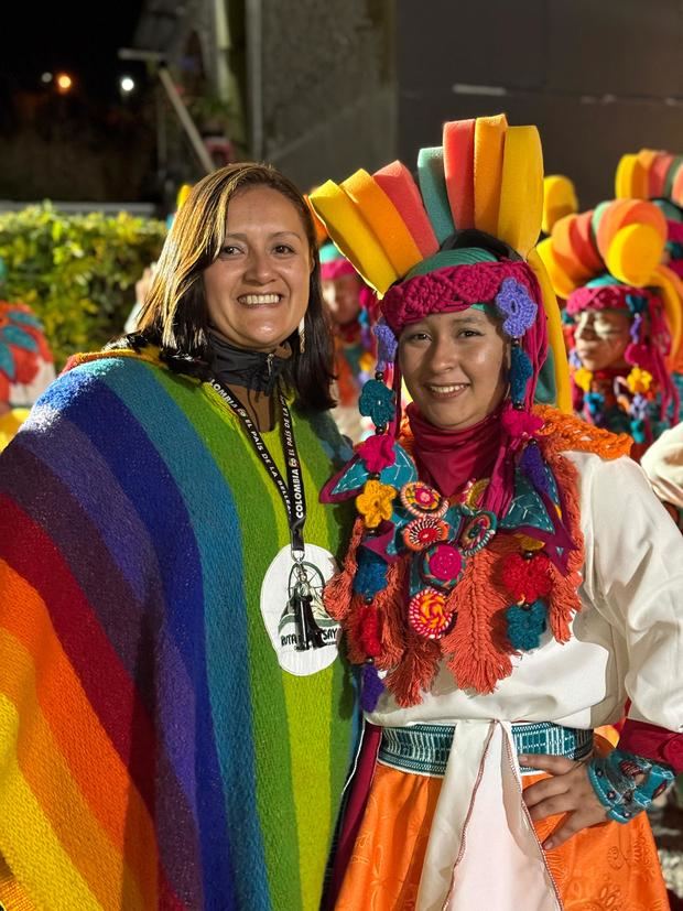 . Norma Reina junto a una integrante del grupo Cuanpé. Fuente externa
