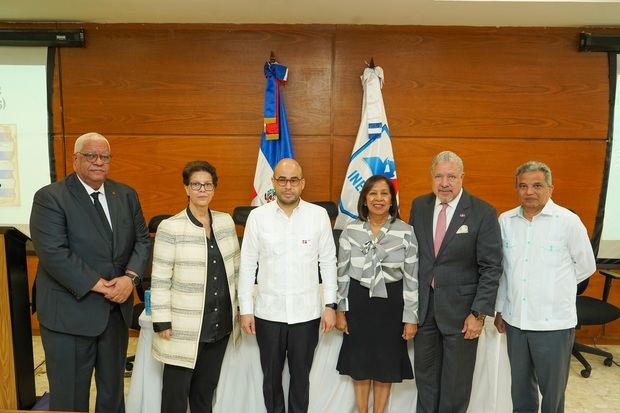 Ramón Dionicio Ditrén, Cristina Carrión Martínez, Francisco A. Carballo, Alejandra Liriano, José Tomás Ares Germán y Fidel Santana.