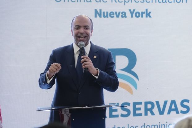 Samuel Pereyra, presidente ejecutivo de Banreservas, habla durante el acto de
ampliación de la oficina de representación en New York.