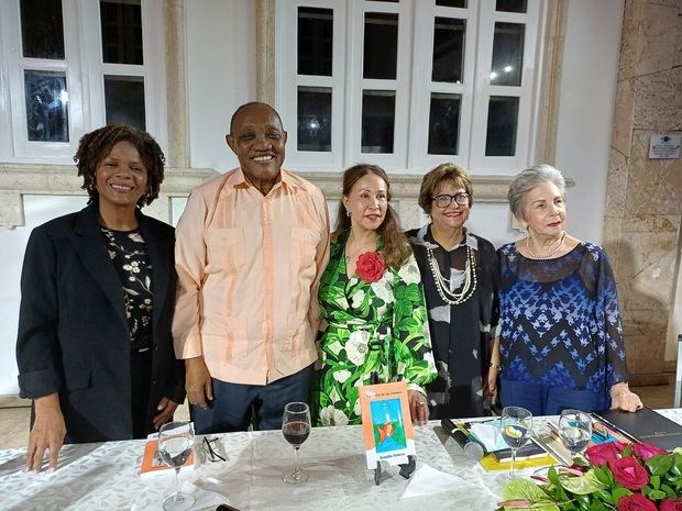 Marivel Contreras, Mateo Morrison, Teonilda Madera, Verónica Sencion y Lissette Vega.