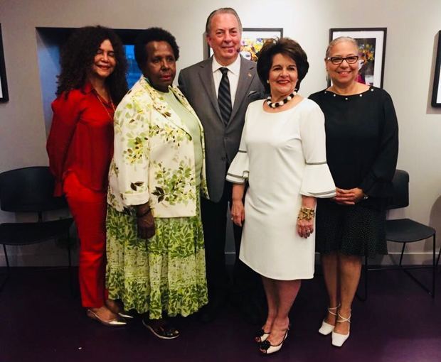 Ramona Hernández, Ana Ofelia Rodríguez, Eduardo Selman, Gloria de Selman y María Khoury.