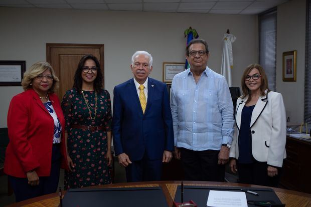 Josefina Pepín, Josefina Navarro, Luis Molina Achécar, Miguel Fiallo Calderón y Daisy Acosta