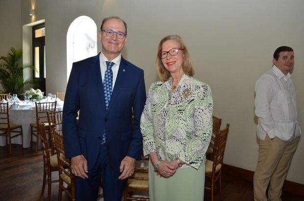 Carlos Guillermo León y Mary Fernández..