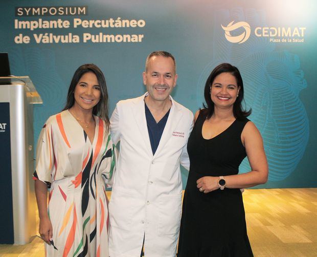 Doctores Rebeca Pérez, Coordinadora de la Unidad de Cardiología Pediátrica, John Breinholt y Adabeyda Báez.       