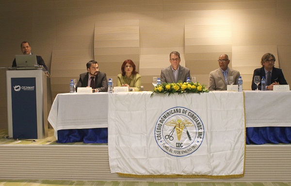 Durante el acto de apertura del curso de actualizacio?n de cirugi?a tora?cica