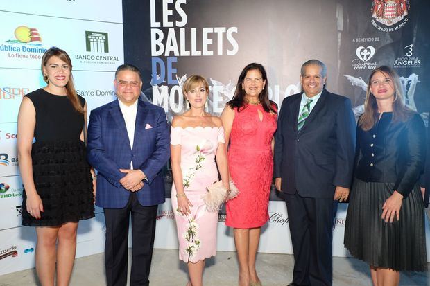 Paola Vargas, Raul Rizik Yeb, Alexandra Mejía, Sonia Villanueva, Pedro Vargas y Monika Despradel.