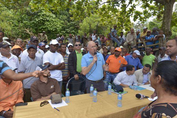 Medio Ambiente socializa medidas con comunitarios en Los Haitises