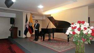 Embajada del Ecuador en RD presentó destacado pianista 