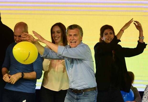 Mauricio Macri festeja la victoria.