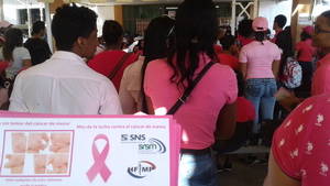 Cientos de personas se unen a campaña del Moscoso para prevenir cáncer de mama