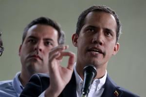 China admite "dificultades para permitir entrar a representantes de Guaidó" 
