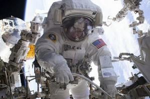 NASA sale al paso de cr&#237;ticas tras cancelar el primer paseo espacial femenino 