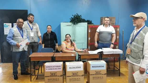 Vamos a votar con lupa y esperar resultados de la JCE