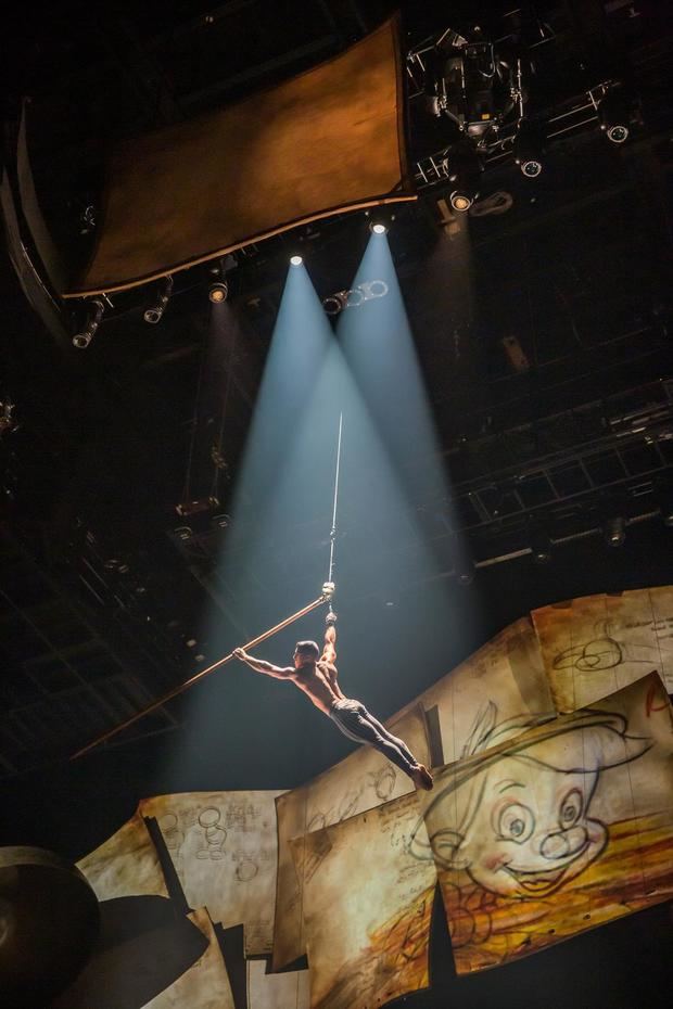 Fotografía cedida por Disney que muestra un momento del show 'Drawn of Life' del Circo del Sol.