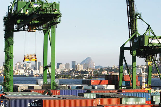 Brasil obtuvo un superávit comercial récord en agosto por la caí­da de las importaciones