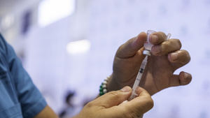 El Gobierno reitera que vacunará a niños desde 5 años con Sinovac