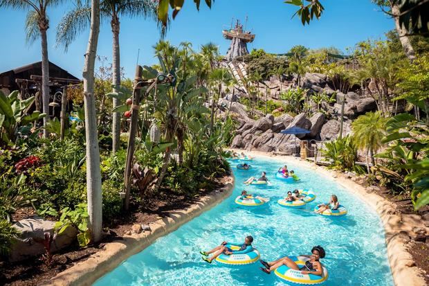 Fotografía cedida por Disney World que muestra la atracción Castaway Creek dentro del parque Typhoon Lagoon, en Orlando, EE.UU.