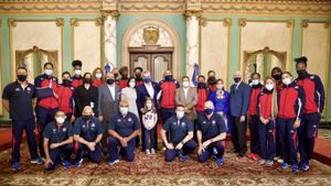 Presidente Abinader recibe las Reinas del Caribe tras su participación en la Liga de Naciones en Italia