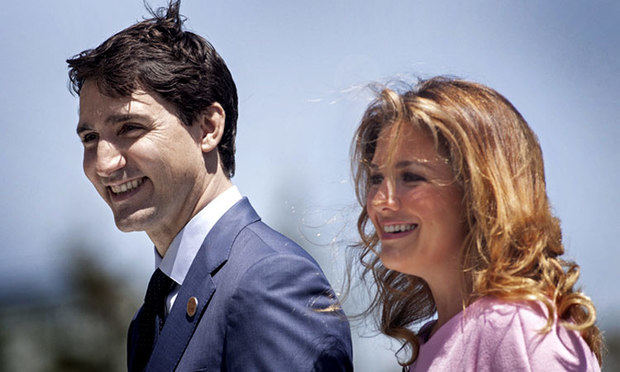 Justin Trudeau y Sophie Gregoire Trudeau, esposa del primer ministro canadiense, io positivo al nuevo coronavirus 2019 (COVID-19) en una prueba médica.