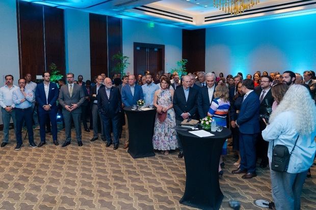 EDUCA reconoce trayectoria de Darwin Caraballo frente de la institución