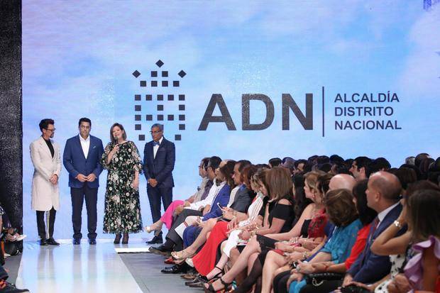 Organizadores de Dominicana Moda 2017, junto al Alcalde David Collando y la diseñadora Silvia Tcherassi.