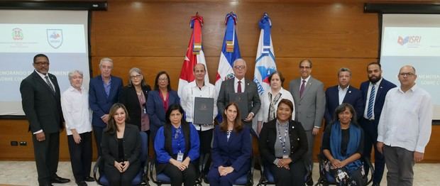 El acuerdo fue rubricado por Rogelio Sierra Díaz, rector del ISRI y José Rafael Espaillat, rector del INESDYC.