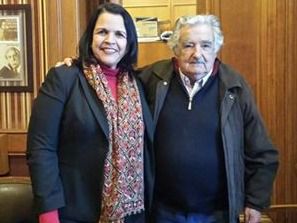 Minou Tavárez Mirabal y el expresidente de Uruguay Pepe Mujica. 