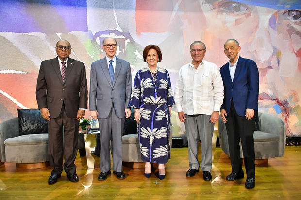 Milton Ray Guerava, Frank Moya Pons, Giralda Busto Vda. Imbert, Frank Rainieri y Huchi Lora.