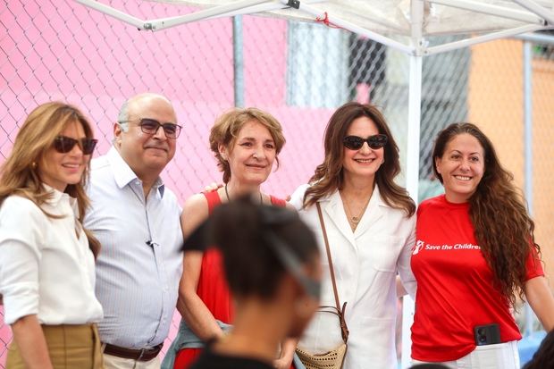 Paola Rainieri de Diaz, Héctor José Rizek, Simona Capelli, Bethania Guerrero de Rizek y Alba Rodríguez.