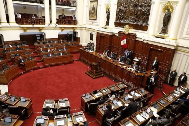 El Congreso de Perú vota quitar la inmunidad al presidente, los ministros y los congresistas