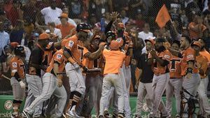 Toros vencen con susto a Leones y avanzan a la final del béisbol dominicano 