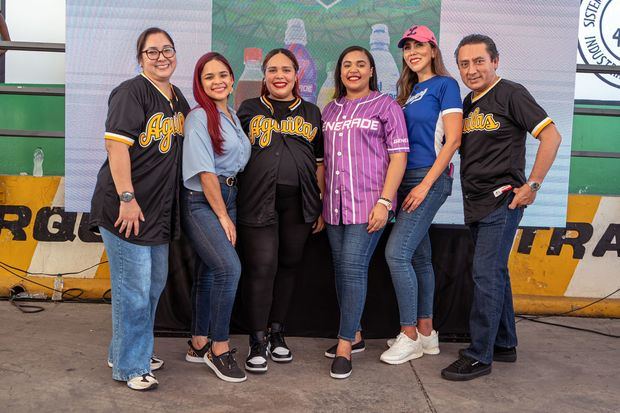 Mónica Ramos, Aimee Rodríguez, Roxanna Espinal, Gelen Alcequiez, Lorena Gutiérrez y Mario Medina.