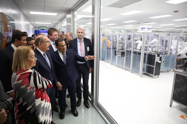 Presidente Danilo Medina encabeza inauguración de la tercera planta de Fresenius Kabi en parque de zona franca de Haina.