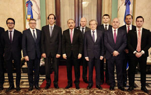 Danilo Medina recibe a representantes de empresas francesas interesados en seguir invirtiendo en RD