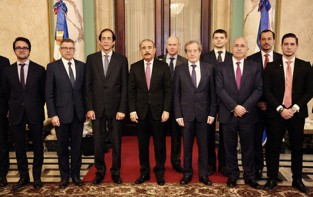 Presidente Danilo Medina con representantes de Mouvement des Entreprises de France (Medef), el ministro de la Presidencia, Gustavo Montalvo, y el director general de Comunicación y portavoz del Gobierno, Roberto Rodríguez Marchena, en el Palacio Nacional.