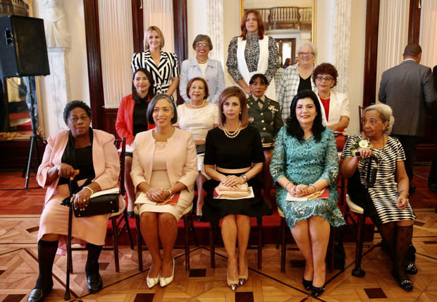 Dominicanas destacadas que recibieron la Medalla al Mérito por el presidente de la República Danilo Medina. 