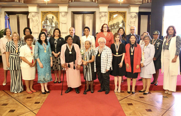 Dominicanas destacadas que recibieron la Medalla al Mérito por el presidente de la República Danilo Medina. 