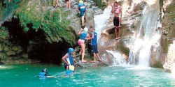  Personas disfrutan del Salto de Damajagua, ubicado en Puerto Plata. 