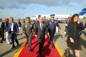 Danilo Medina retorna al país luego de estar presente en transmisión de mando en Costa Rica