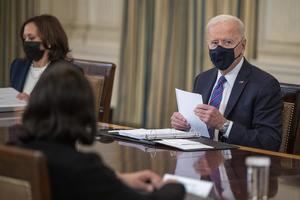 Biden inicia un camino cuesta arriba para ampliar el control de armas en EE.UU.