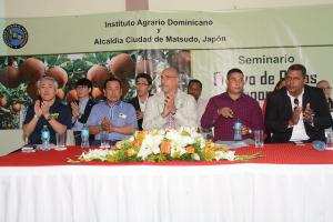 Productores de Constanza participan en seminario sobre cultivo de peras japonesas