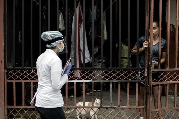 Autoridades sanitarias efectúan hoy viernes 26 de junio, unas 1.000 pruebas en barrios de localidad de Pavas, al oeste de San José, con el fin de determinar o descartar si esa es la primera comunidad con transmisión comunitaria en el país. 