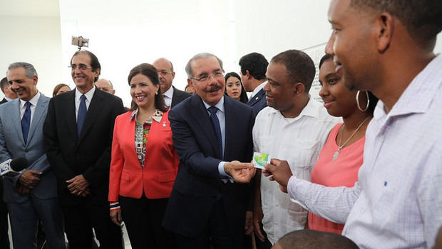 PresidenciaRD Siguiendo
Danilo pone en marcha Teleférico de Santo Domingo. 