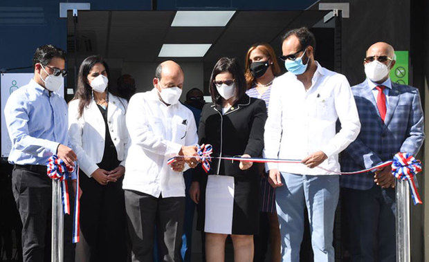 DGII inaugura administración local Máximo Gómez.