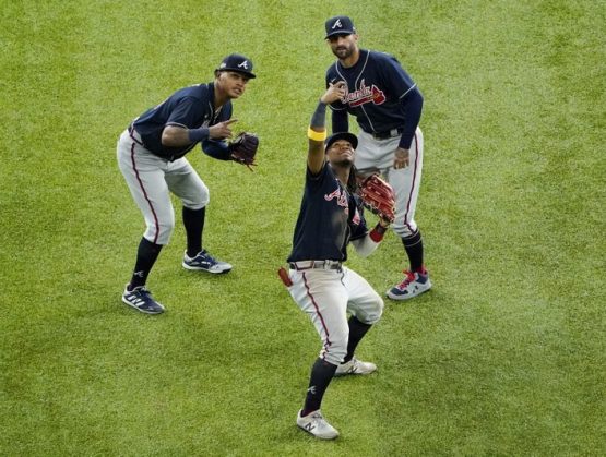 Bravos amplían a 2-0 ventaja ante Dodgers; Tampa a un triunfo de Serie Mundial.