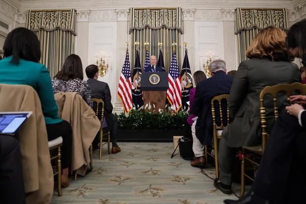 El presidente de Estados Unidos, Joe Biden, habla en conferencia de prensa en la Casa Blanca, en Washington, EE.UU.