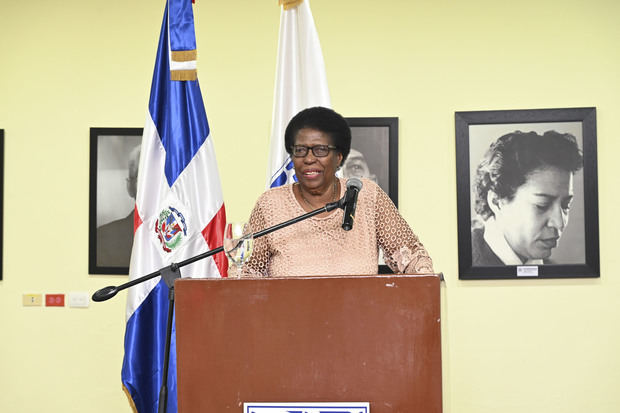 Dra. Celsa Albert, ponente y autora homenajeada.