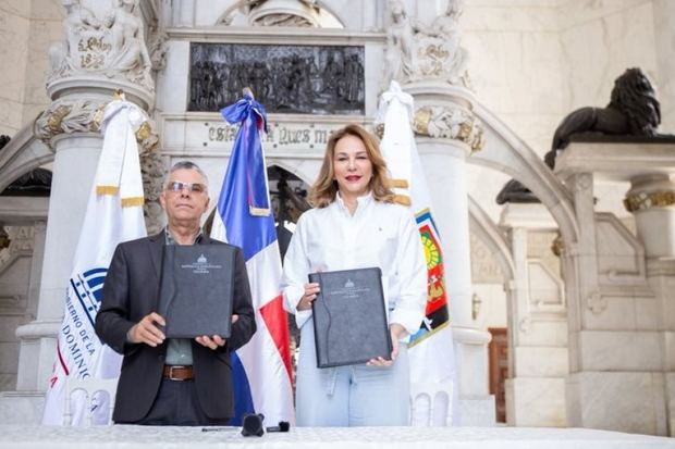 Ministerio de Cultura y ASDE firman acuerdo para embellecimiento del Faro a Colón