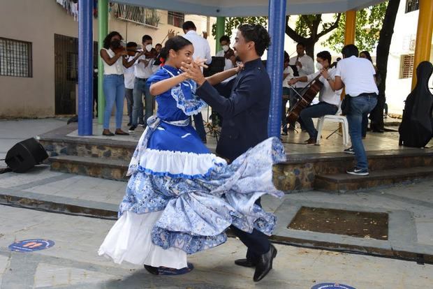 Primera edición de “Sinfonía Callejera” se presentó en barrios Guachupita y Luperón.