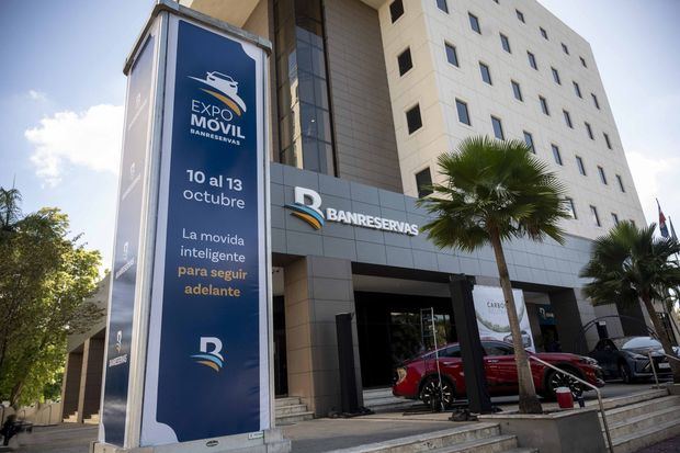 Torre Banreservas durante la feria de vehículos Expomóvil 2024.